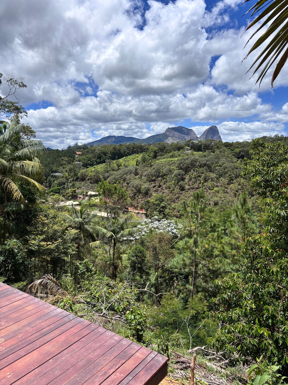 Vista da Pedra Azul a partir do sítio Mirante da Pedra Azul